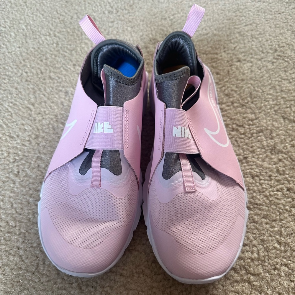 Nike girls big Kids' Grade School Flex Runner 2 Running Shoes sneakers